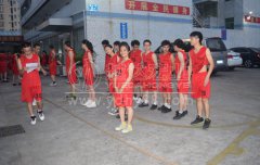 越達(dá)彩印為體育比賽獲獎人員頒發(fā)獎金